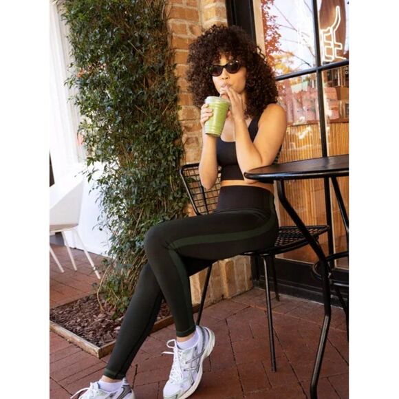 Outdoor Voices OV evergreen black stripe SeamlessSmooth 7/8 leggings tights - Picture 5 of 5